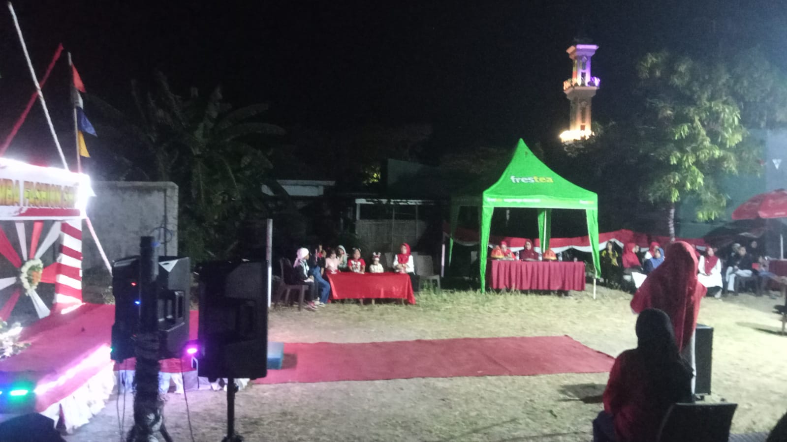 Gemerlap Fashion Show Anak Warnai Malam Kemerdekaan di BTN Lamalaka Indah